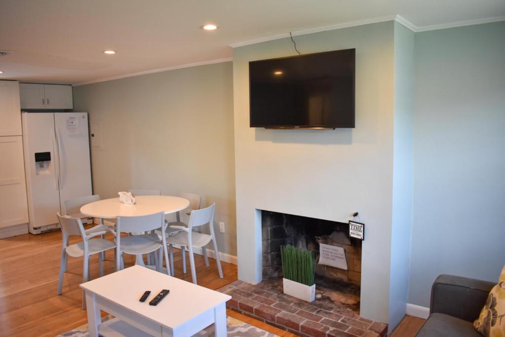Seaside Serenity, Just A Block /0.1 Mile Away From The Beach Yarmouth Port Extérieur photo