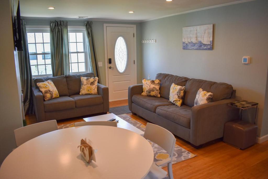 Seaside Serenity, Just A Block /0.1 Mile Away From The Beach Yarmouth Port Extérieur photo