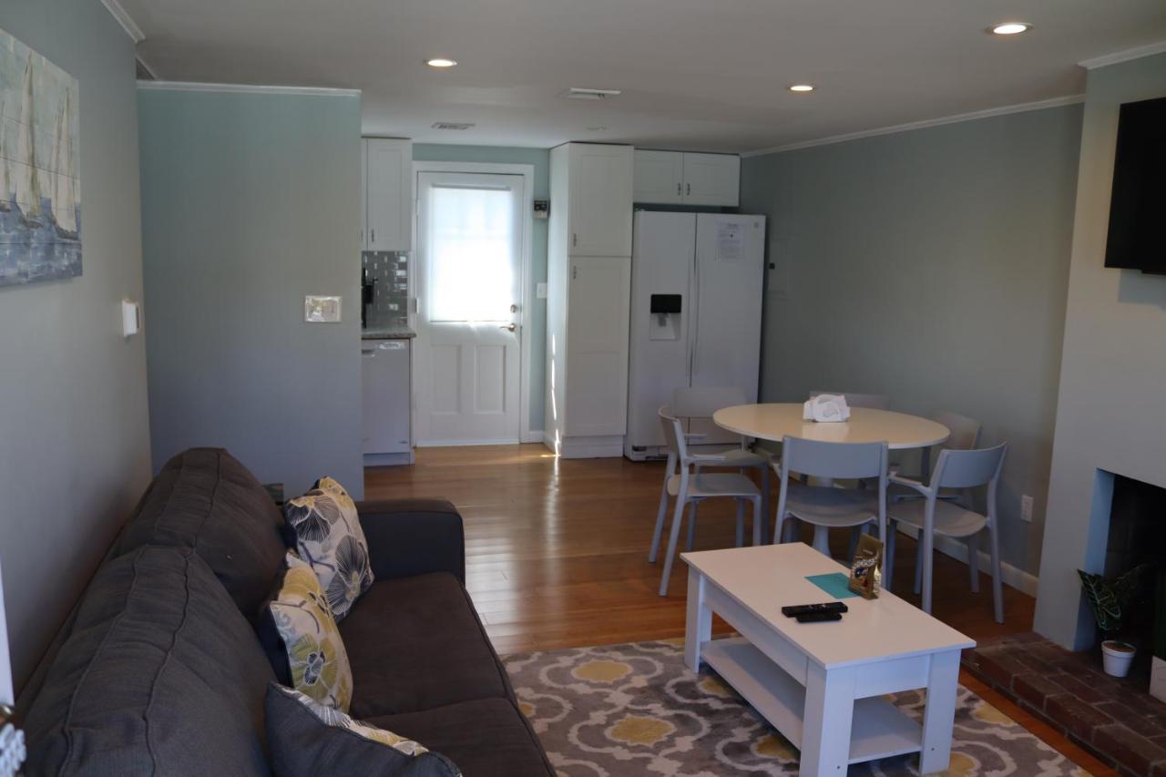 Seaside Serenity, Just A Block /0.1 Mile Away From The Beach Yarmouth Port Extérieur photo