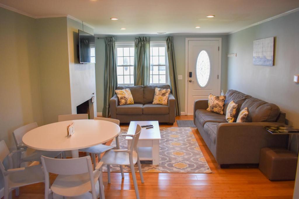 Seaside Serenity, Just A Block /0.1 Mile Away From The Beach Yarmouth Port Extérieur photo