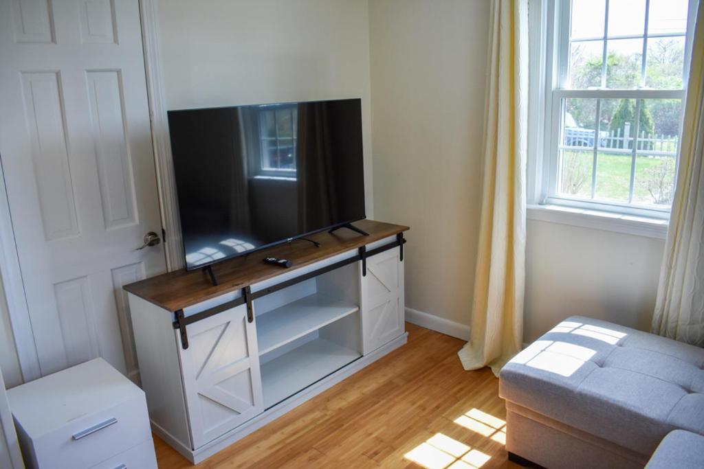 Seaside Serenity, Just A Block /0.1 Mile Away From The Beach Yarmouth Port Extérieur photo