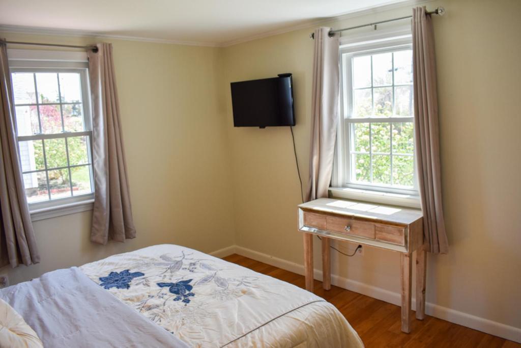 Seaside Serenity, Just A Block /0.1 Mile Away From The Beach Yarmouth Port Extérieur photo